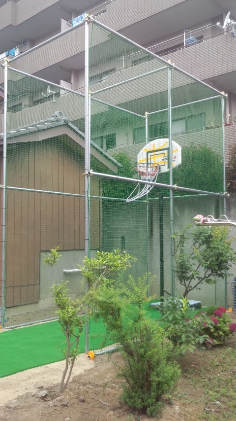 シルバー/レッド 防球ネット箱形、単管パイプ付き、浜松市にて引取 